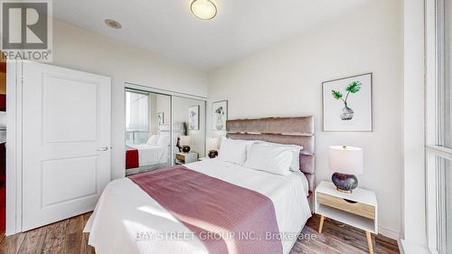 721 - 2885 Bayview Avenue, Toronto (Bayview Village), ON - Indoor Photo Showing Bedroom