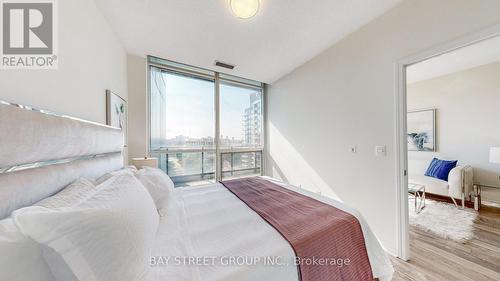 721 - 2885 Bayview Avenue, Toronto (Bayview Village), ON - Indoor Photo Showing Bedroom