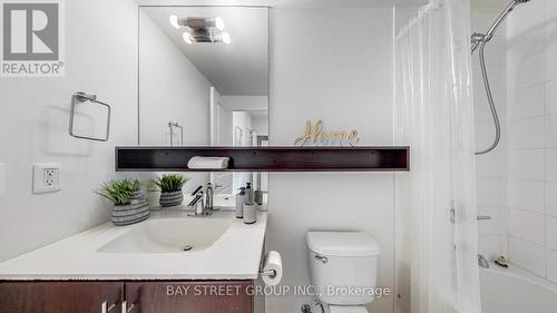 721 - 2885 Bayview Avenue, Toronto (Bayview Village), ON - Indoor Photo Showing Bathroom