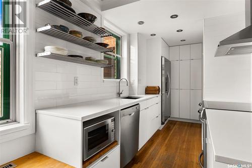 609 2305 Victoria Avenue, Regina, SK - Indoor Photo Showing Kitchen With Stainless Steel Kitchen