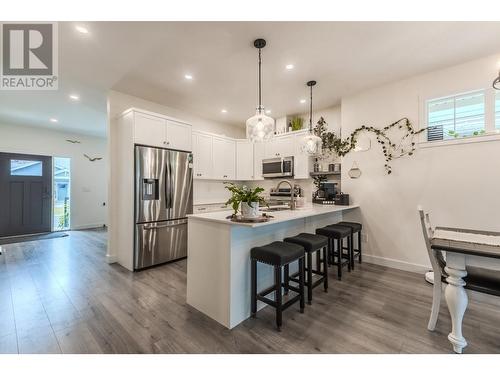 162-200 Grand Boulevard, Kamloops, BC - Indoor Photo Showing Kitchen With Upgraded Kitchen