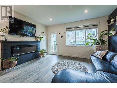 162-200 Grand Boulevard, Kamloops, BC - Indoor Photo Showing Living Room With Fireplace