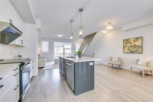 1488 Yellow Rose Circle, Oakville, ON - Indoor Photo Showing Kitchen With Upgraded Kitchen