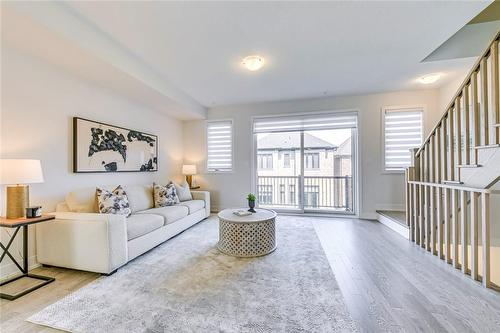 1488 Yellow Rose Circle, Oakville, ON - Indoor Photo Showing Living Room