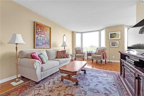 180 Limeridge Road W|Unit #702, Hamilton, ON - Indoor Photo Showing Living Room