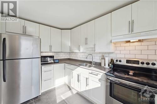 212 Cattail Way, Ottawa, ON - Indoor Photo Showing Kitchen