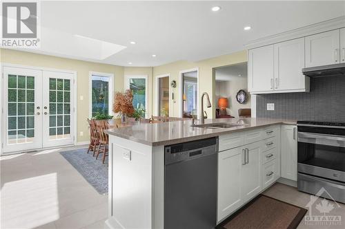 74 Trailway Circle, Ottawa, ON - Indoor Photo Showing Kitchen With Double Sink With Upgraded Kitchen