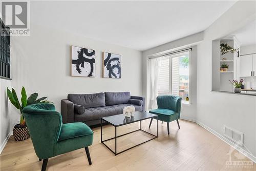 54 Margrave Avenue, Ottawa, ON - Indoor Photo Showing Living Room