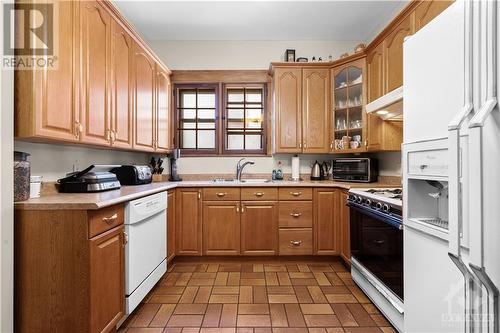 215 Argyle Avenue, Ottawa, ON - Indoor Photo Showing Kitchen With Double Sink