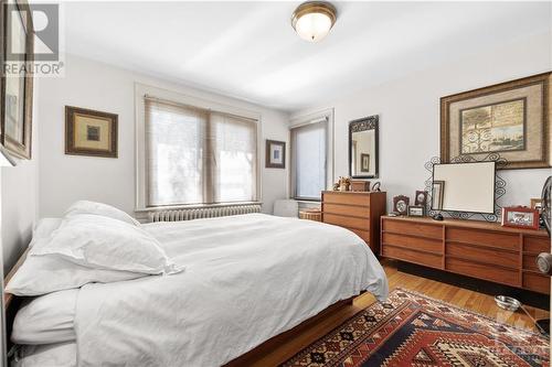 215 Argyle Avenue, Ottawa, ON - Indoor Photo Showing Bedroom