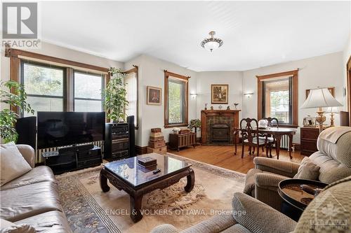 215 Argyle Avenue, Ottawa, ON - Indoor Photo Showing Living Room