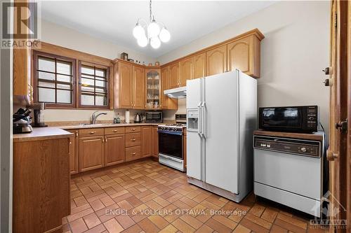 215 Argyle Avenue, Ottawa, ON - Indoor Photo Showing Kitchen