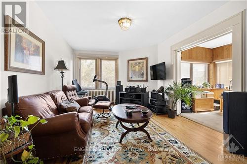 215 Argyle Avenue, Ottawa, ON - Indoor Photo Showing Living Room