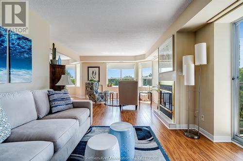 10 Van Allen Avenue Unit# 703, Chatham, ON - Indoor Photo Showing Living Room