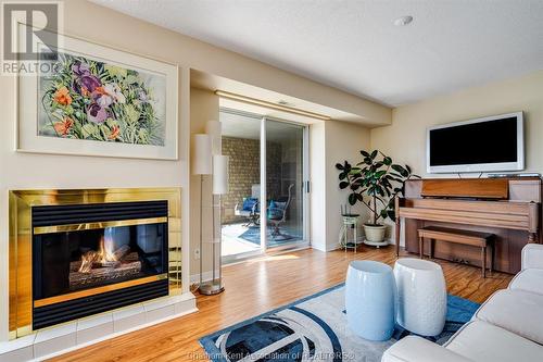 10 Van Allen Avenue Unit# 703, Chatham, ON - Indoor Photo Showing Living Room With Fireplace