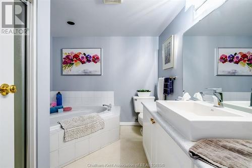 10 Van Allen Avenue Unit# 703, Chatham, ON - Indoor Photo Showing Bathroom