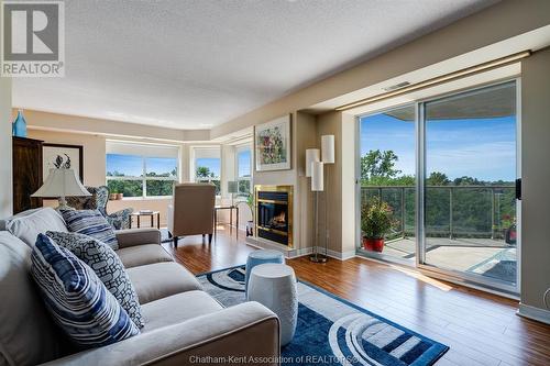 10 Van Allen Avenue Unit# 703, Chatham, ON - Indoor Photo Showing Living Room With Fireplace