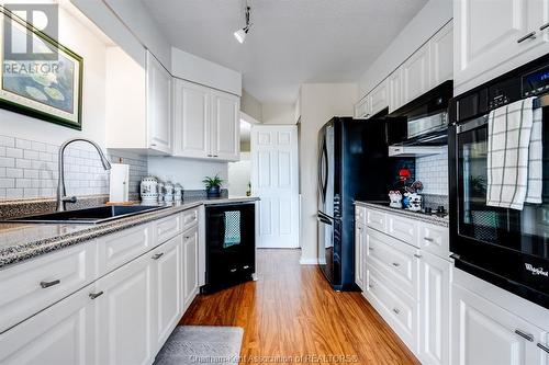 10 Van Allen Avenue Unit# 703, Chatham, ON - Indoor Photo Showing Kitchen With Upgraded Kitchen