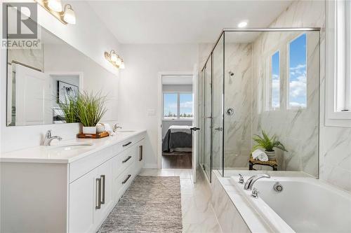 3585 Britt Boulevard, Plympton-Wyoming, ON - Indoor Photo Showing Bathroom