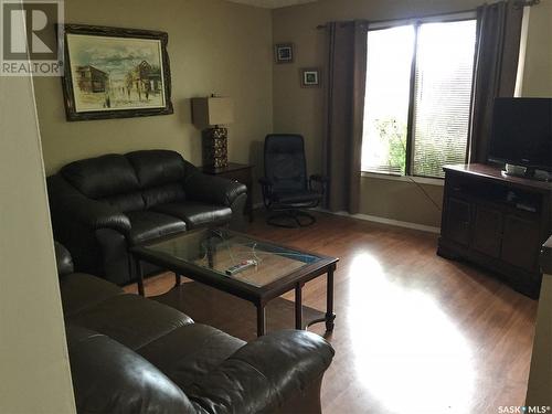 534 Main Street, Hudson Bay, SK - Indoor Photo Showing Living Room