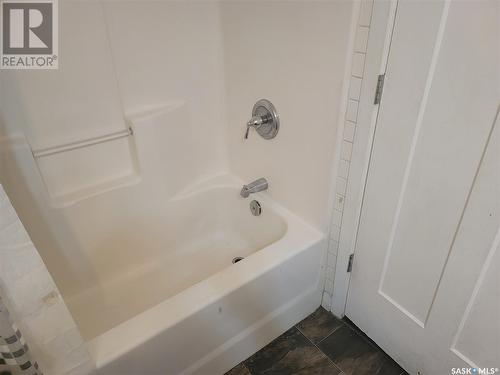 731 Argyle Street, Regina, SK - Indoor Photo Showing Bathroom