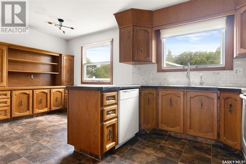 3311 29Th Avenue, Regina, SK - Indoor Photo Showing Kitchen