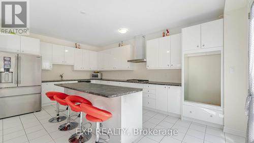 189 Thompson Drive, East Gwillimbury, ON - Indoor Photo Showing Kitchen