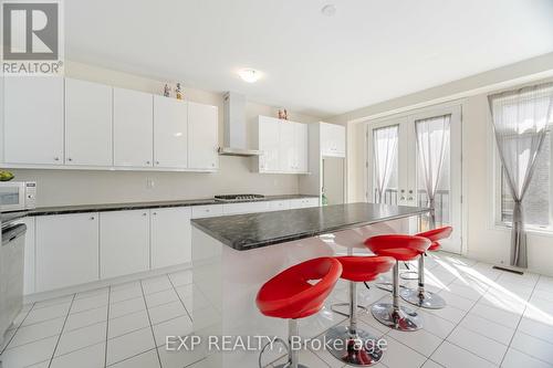 189 Thompson Drive, East Gwillimbury, ON - Indoor Photo Showing Kitchen