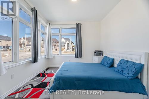 189 Thompson Drive, East Gwillimbury, ON - Indoor Photo Showing Bedroom