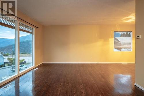 1319 Hall  Street, Nelson, BC - Indoor Photo Showing Other Room