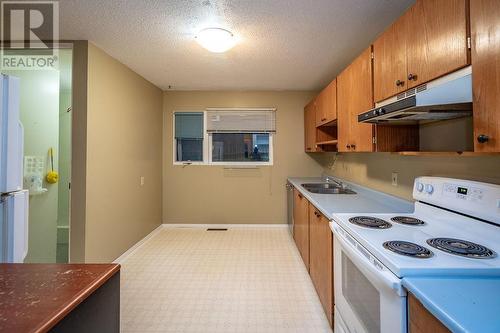 1319 Hall  Street, Nelson, BC - Indoor Photo Showing Kitchen With Double Sink