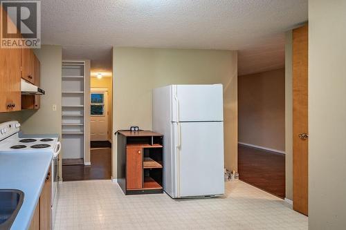 1319 Hall  Street, Nelson, BC - Indoor Photo Showing Kitchen