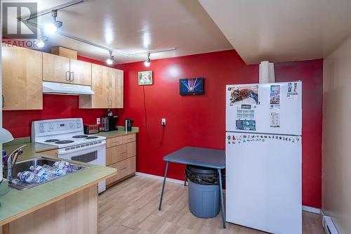 1319 Hall  Street, Nelson, BC - Indoor Photo Showing Kitchen