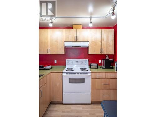 1319 Hall  Street, Nelson, BC - Indoor Photo Showing Kitchen