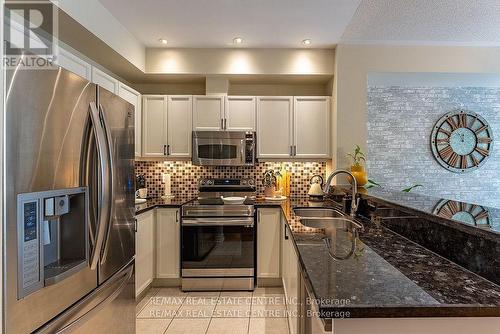 13 - 3071 Treadwells Drive, Mississauga, ON - Indoor Photo Showing Kitchen With Double Sink With Upgraded Kitchen