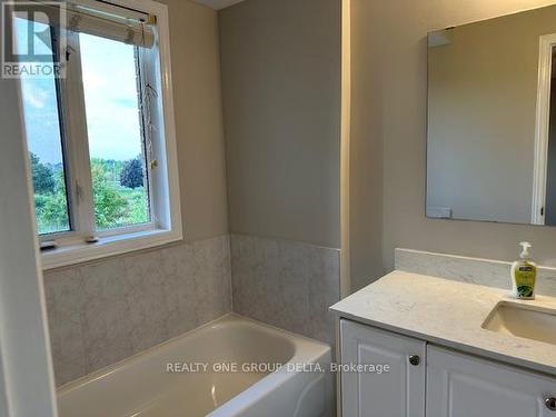 63D View Green Crescent, Toronto (West Humber-Clairville), ON - Indoor Photo Showing Bathroom