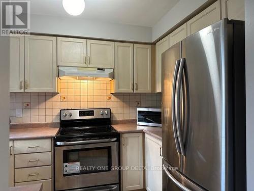 63D View Green Crescent, Toronto (West Humber-Clairville), ON - Indoor Photo Showing Kitchen