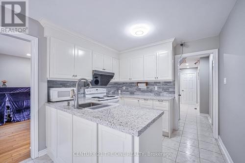 12 Featherstone Avenue, Markham, ON - Indoor Photo Showing Kitchen