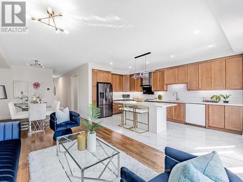 70 Therma Crescent, Markham (Victoria Square), ON - Indoor Photo Showing Kitchen