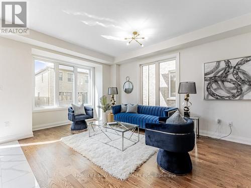 70 Therma Crescent, Markham (Victoria Square), ON - Indoor Photo Showing Living Room