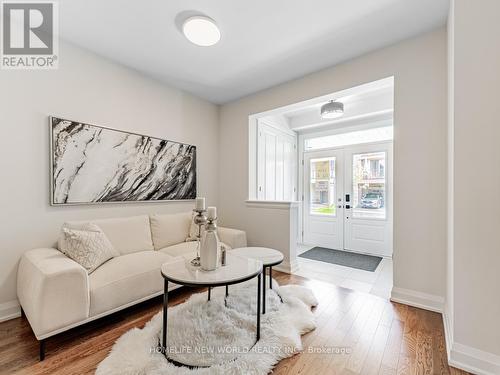 70 Therma Crescent, Markham (Victoria Square), ON - Indoor Photo Showing Living Room