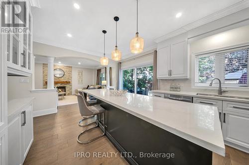 2377 Coronation Drive, Oakville, ON - Indoor Photo Showing Kitchen With Upgraded Kitchen