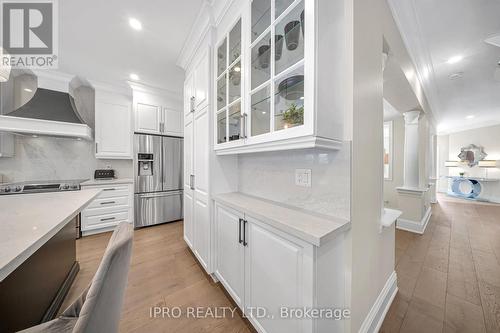 2377 Coronation Drive, Oakville, ON - Indoor Photo Showing Kitchen With Upgraded Kitchen