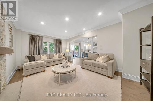 2377 Coronation Drive, Oakville, ON - Indoor Photo Showing Living Room