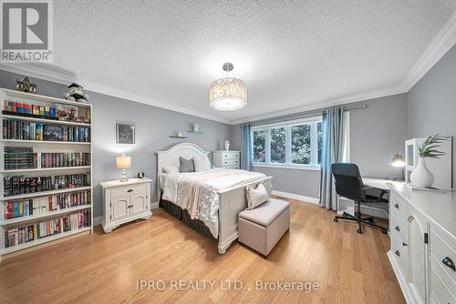 2377 Coronation Drive, Oakville, ON - Indoor Photo Showing Bedroom