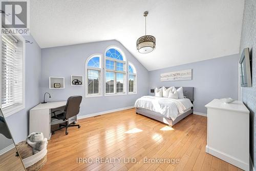 2377 Coronation Drive, Oakville, ON - Indoor Photo Showing Bedroom