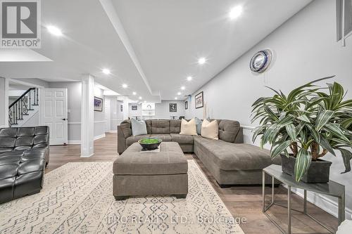 2377 Coronation Drive, Oakville, ON - Indoor Photo Showing Living Room