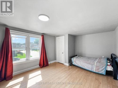 4639 Simcoe Street, Niagara Falls, ON - Indoor Photo Showing Bedroom