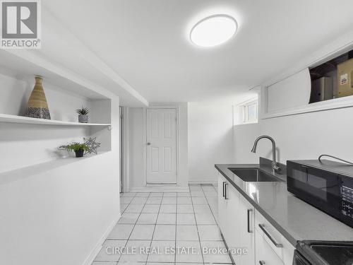 4639 Simcoe Street, Niagara Falls, ON - Indoor Photo Showing Kitchen