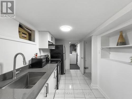 4639 Simcoe Street, Niagara Falls, ON - Indoor Photo Showing Kitchen